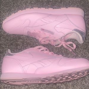 COPY - pink reebok’s 💓💓💓